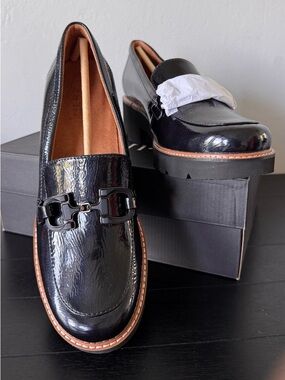 NWT | Naturalizer | Women’s Navy Blue Patent Leather Platform Loafers | Size 9W